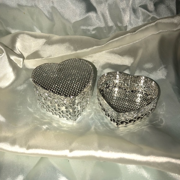 Silver heart trinket box display or decoration - Picture 4 of 8
